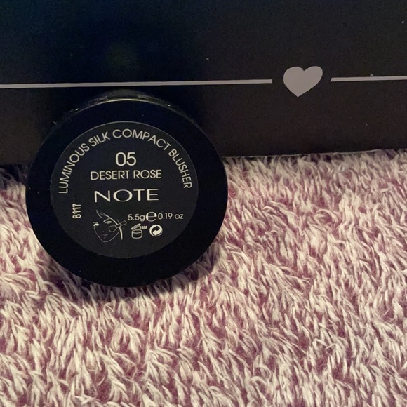 Luminous silk compact blush - Picture 2 of 4